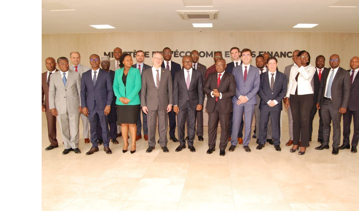 Picture of the participants to the signature of four solar concession agreements with the Government of Benin for 50MW