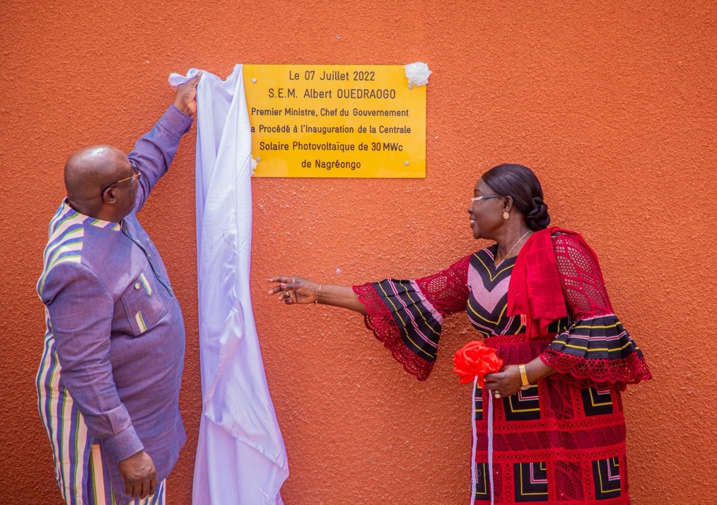 Plaque de commémoration de l'inauguration de la centrale solaire de Nagréongo